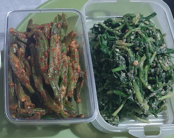                                           맛도 좋고 건강에도 좋은 콩가루꽈리고추찜과 콩가루부추찜 